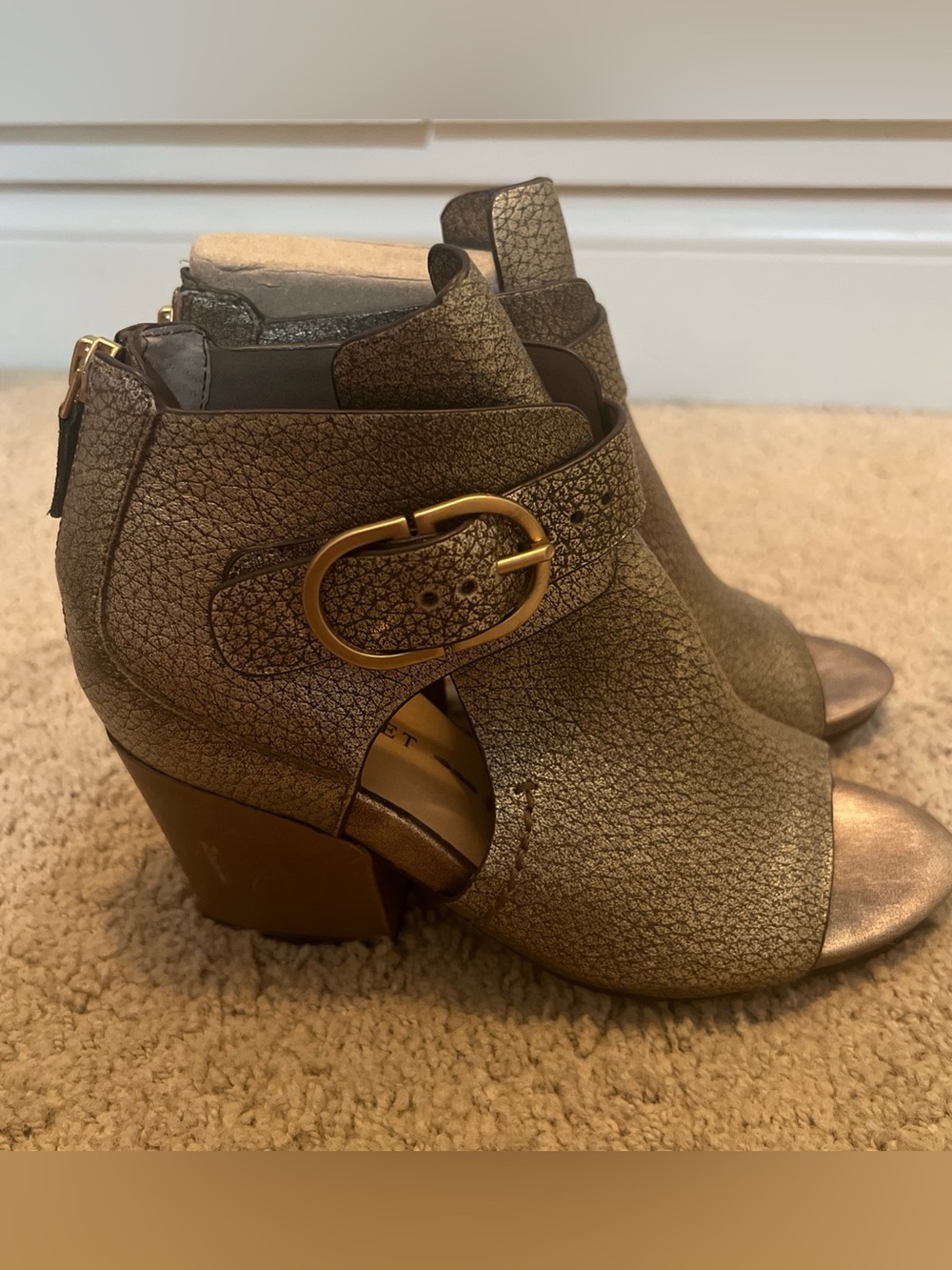 Womens Naked Feet Lyra Pebbled Leather Peep Toe Ankle Bootie 6.5 M Metallic Gold